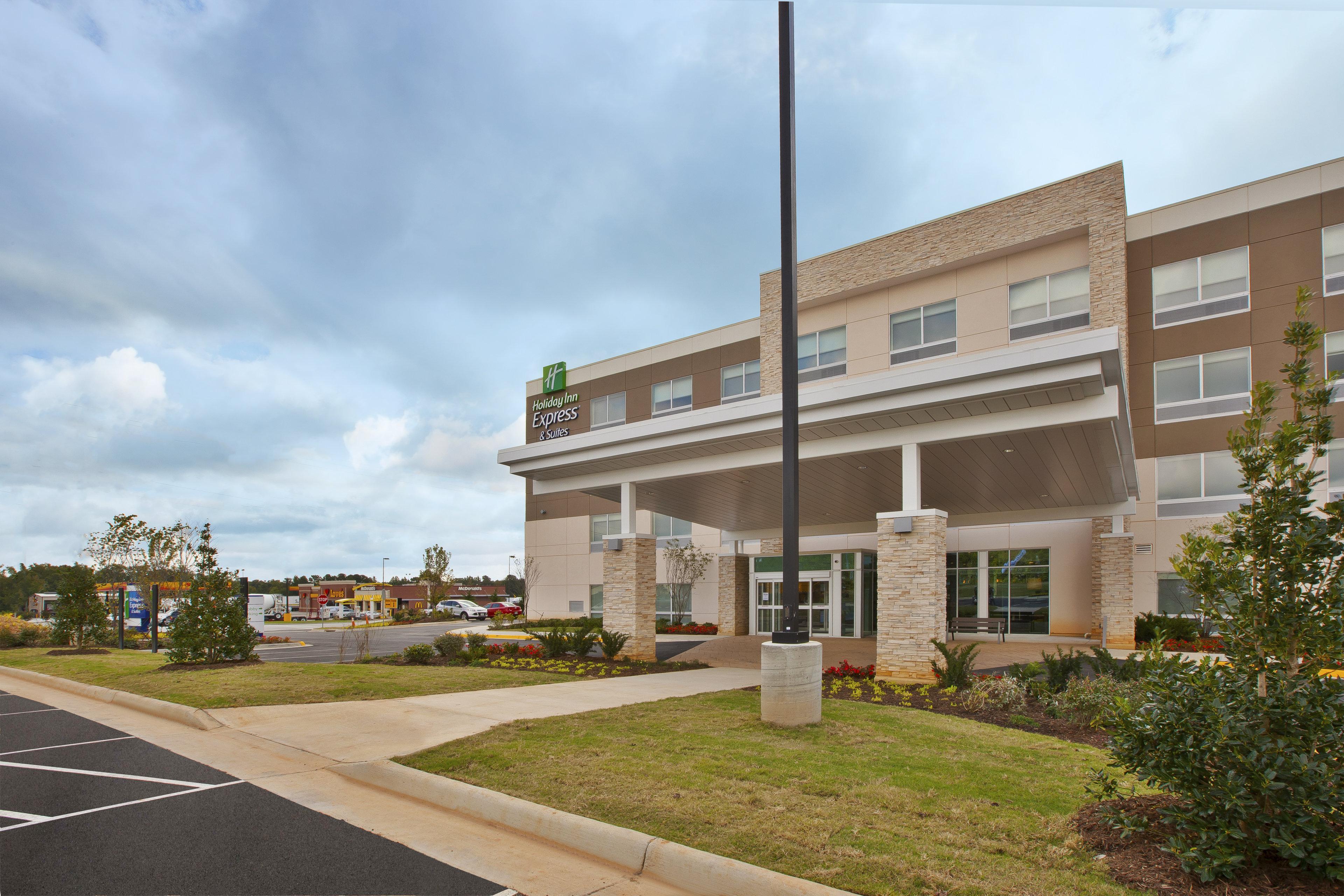 Holiday Inn Express And Suites South Hill By Ihg Exterior photo