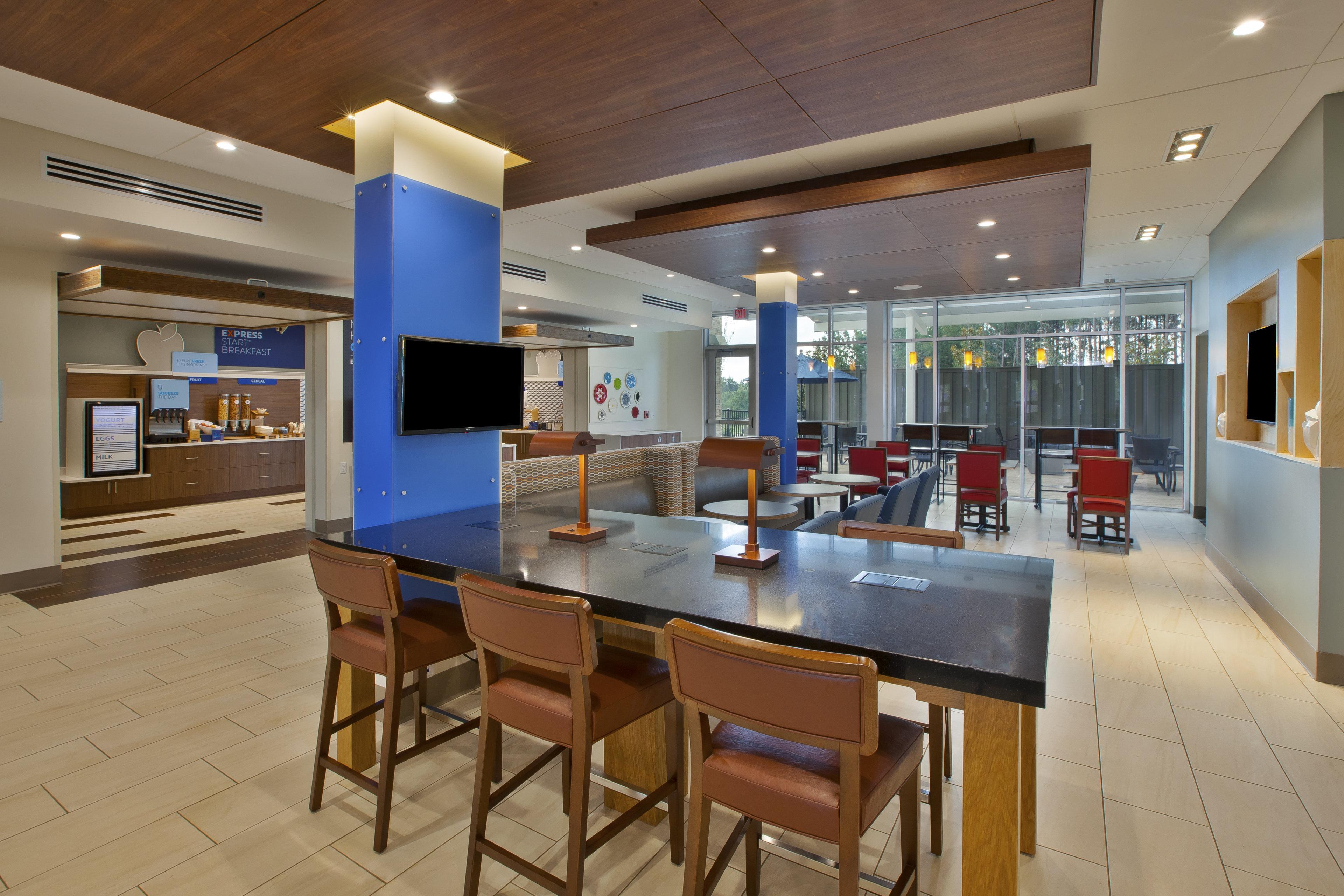 Holiday Inn Express And Suites South Hill By Ihg Exterior photo